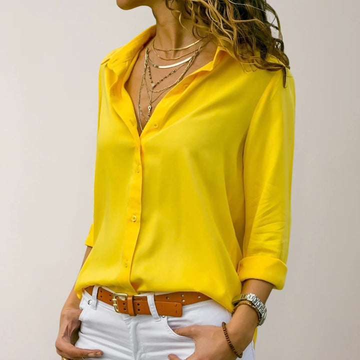 Losvallende Dames Blouse met Knopen en Open Halslijn